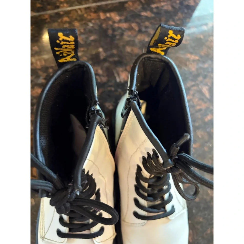 Dr. Martens 1460 J Boots Kids Size 4 US M 5 US L White Good Combat Zip Leather